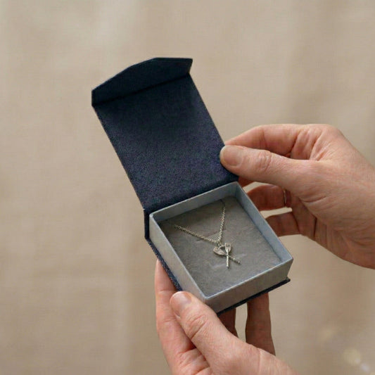 Crossed Oar Pendant - New Zealand & AUstralia rowing Gifts